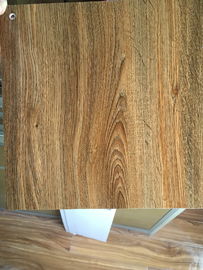 Revêtement en bois rigide à haute densité d&#039;effet de matériaux de construction de feuille de PVC